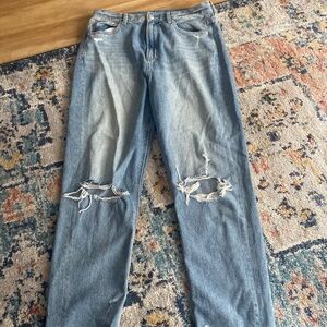 American Eagle light wash Mom Jean
